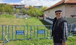 Evlerin arasında oluşan obruk mahalleyi tedirgin etti