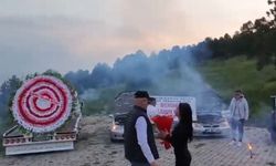 Evlilik teklifi için hazırlattığı dev çiçeği kurtarıcı ile taşıdı