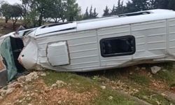 Gaziantep'te kontrolden çıkan işçi servisi şarampole uçtu: 16 yaralı