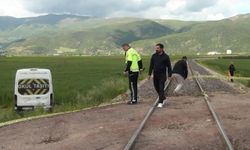 Gaziantep'te öğrenci servisine tren çarptı: 13 öğrenci hafif yaralandı