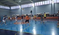 Hisarcık'ta kurumlararası voleybol turnuvasında Devlet Hastanesi şampiyon oldu