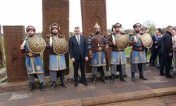İçişleri Bakanı Mustafa Çiftçi, Ahlat'ta Selçuklu Mezarlığını ziyaret etti