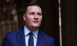İngiltere'de istifa eden eski bakandan Başbakan Starmer ile rekabet çağrısı