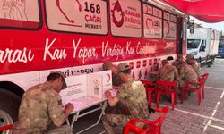 Jandarmadan Kızılay'a kan bağışı
