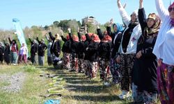 Kadınlar şalvarlarıyla spor yaptı, ortaya renkli kareler çıktı