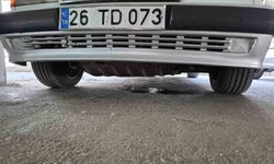 Katlı otoparkta yakıt sızdıran otomobil paniğe sebep oldu