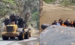 Kavaklı'da dere taştı: İşçiler kepçeyle taşındı