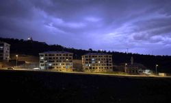 Kayseri'de şimşekler geceyi aydınlattı