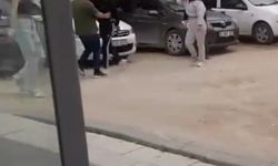 Kızların kavgasını ayıran vatandaşlara bıçakla saldırdı