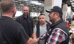 Kurban pazarında güldüren anlar :Mali Polis çetin pazarlığa dahil oldu