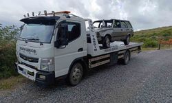 Manavgat'ta 40 metrelik şarampole uçan araçtaki 2 kişi yaralandı