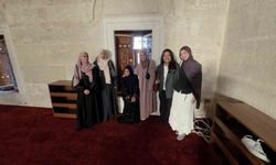 Memleketlerinden kilometrelerce uzakta Selimiye Camii'nde bayramlaşma coşkusu