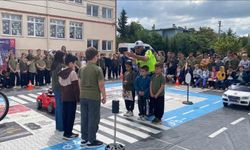 Minik öğrencilere jandarmadan uygulamalı trafik eğitimi