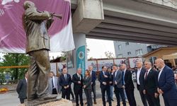 Miting ve açılışların unutulmaz ismi Seyfi Usta'nın heykeli açıldı