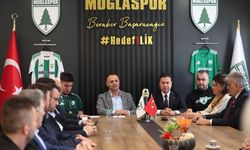 Muğla Büyükşehir Belediye Başkanı Aras: 'Muğla'mızı bayraklarla donatalım'