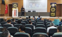Niğde'de polisten narkotikle mücadelede bilgilendirme çalışmaları