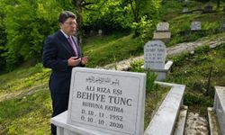 Önce annesinin mezarını ziyaret etti sonra şehit anneleri ile buluştu