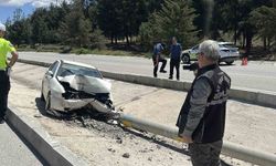 Otomobil elektrik direğine çarptı: 1 yaralı