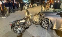 Otomobilin motosikletle çarpıştığı kaza güvenlik kamerasında