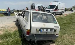 Otomobille hafif ticari araç çarpıştı: 4 yaralı