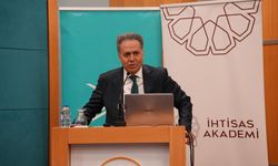 Rektör Akpolat, dijital çağda üniversitelerin geleceğini anlattı