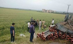 Römork devrildi, 4 kişi tarlaya uçtu
