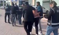 Ruhsatı bulunmayan işletmenin sahibinden 2 milyon TL alan şüphelilere yönelik operasyonun görüntüleri ortaya çıktı