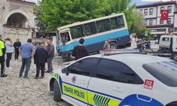 Safranbolu'da freni boşalan dolmuş tarihi çarşıda dehşet saçtı