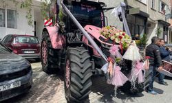 Sivas'tan İstanbul'a getirdiği pembe traktörle gelin almaya gitti
