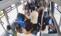 Şoför sürdü, sağlık çalışanı müdahale etti: Otobüsteki panik anları kamerada