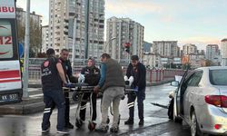 Ticari taksiyle otomobil çarpıştı: 2 yaralı