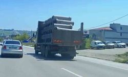 Tır üzerinde önlem alınmadan taşınan beton borular tehlike oluşturdu