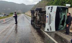 Tokat'ta cenaze dönüşü minibüs devrildi: 4 yaralı