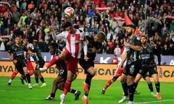Trendyol Süper Lig: Antalyaspor: 0 - Corendon Alanyaspor: 0 (İlk yarı)