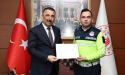 Vali Hacıbektaşoğlu'ndan trafik ekiplerine başarı belgesi
