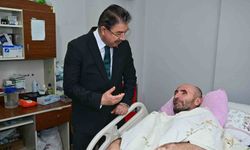Yatağa bağımlı engelli vatandaşa Vali Yılmaz'dan ziyaret