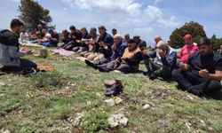 Yüzyıllık şükür geleneği Kimya Dede zirvesinde yaşatıldı