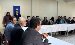 Akademisyenler ve yetkililer öğrenciler için toplandı