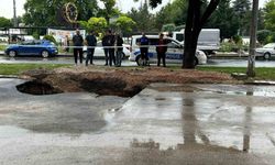 Ankara'da sağanak sonrası yolda çökme meydana geldi