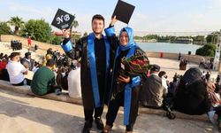 Anne ile oğlu aynı sıradan mezun oldu