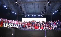 Atakum Belediyesi Halk Oyunları Şenliği sahilde yöresel rüzgarlar estirdi