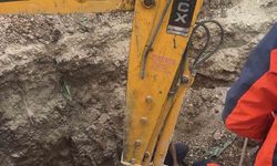 Baba ve oğlu göçük altında kaldı: 2 yaralı