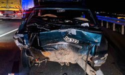 Bankette duran otomobile çarpan araç hurdaya döndü: 6 yaralı