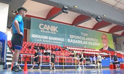 Başkan Sandıkçı: 'Ücretsiz akademiye hazırlık kurslarımızda genç kardeşlerimizi uzman eğitmenlerle ağırlıyoruz'
