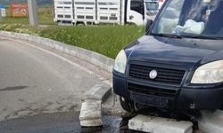 Bolu'da refüje çıkan hafif ticari aracın sürücüsü yaralandı