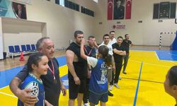 Burhaniye'de Babalar Günü'ne özel basketbol turnuvası