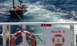 Çanakkale Boğazı'nda sürüklenen tekne kurtarıldı
