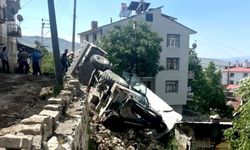 Çemişgezek'te iş makinesi devrildi