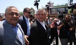 CHP Grup Başkanı Özel, Selahattin Demirtaş'ın selamını Diyarbakırlılara iletti
