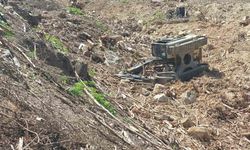 Devrilen iş makinesinin altında kalan operatör hayatını kaybetti
